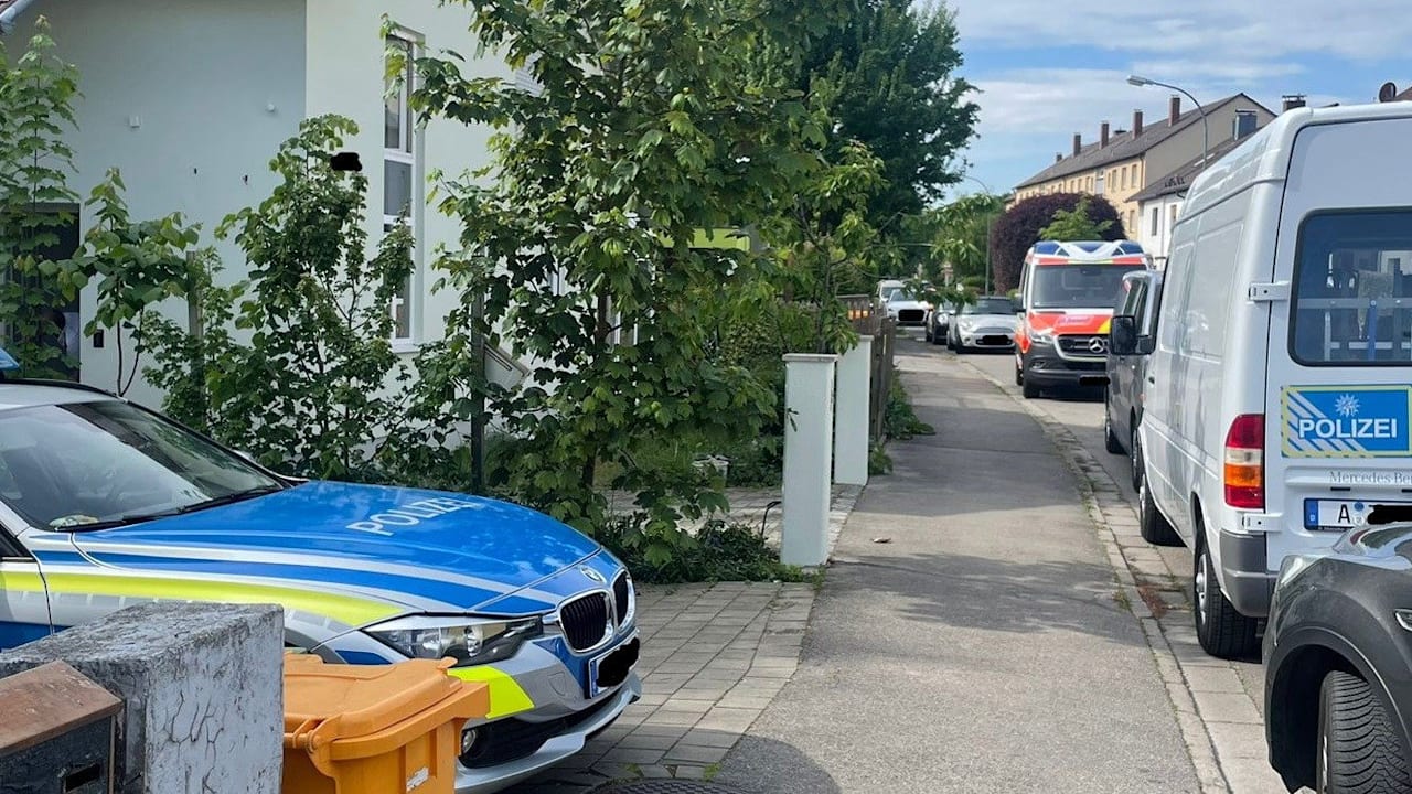 Nachbarn hörten Schüsse – Dreifache Mutter in Augsburg getötet | Regional