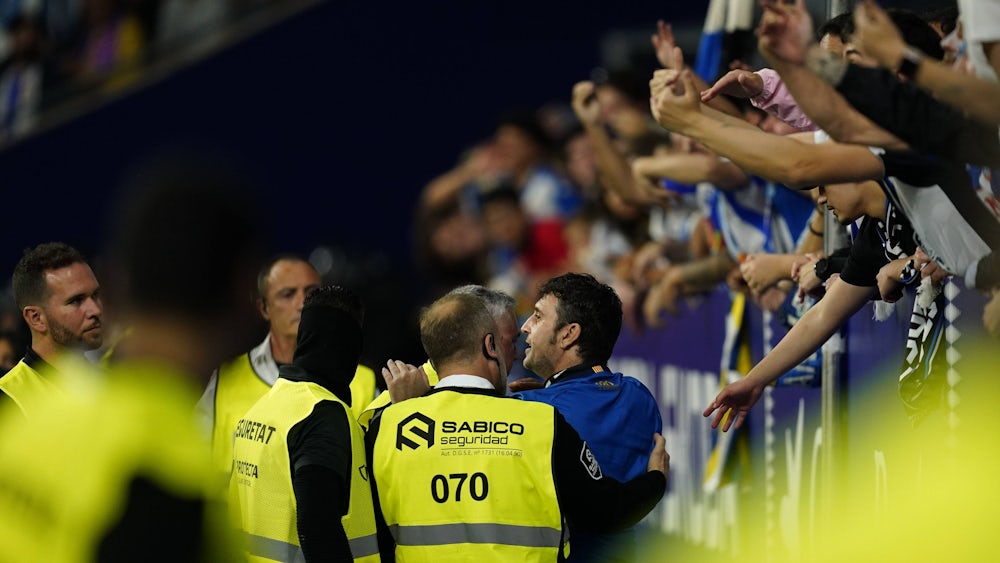 Die Fans im Inneren bekamen rasch mit, was sich vor dem Stadion in Barcelona ereignet hatte.
