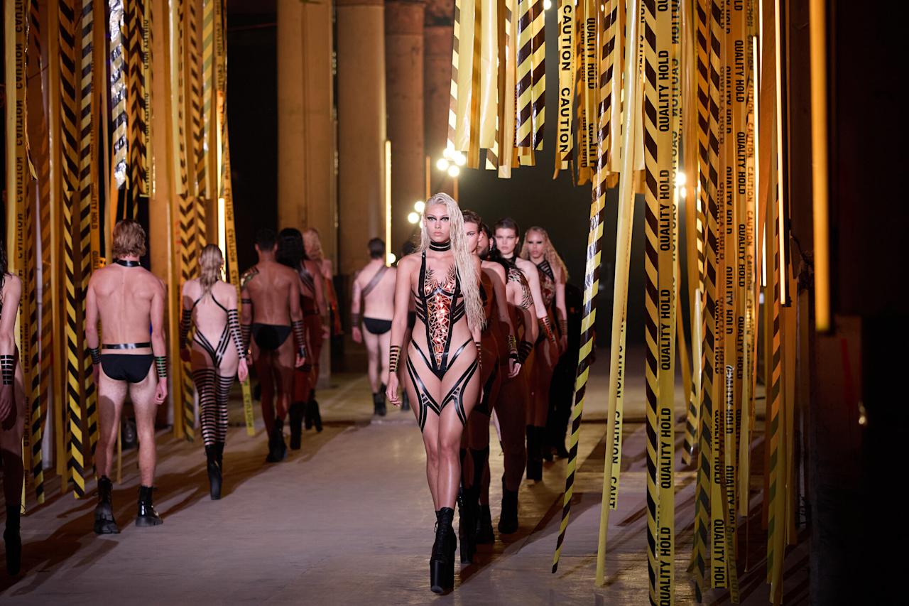 Die GNTM-Models zeigen viel nackte Haut (Bild: ProSieben/Max Montgomery)