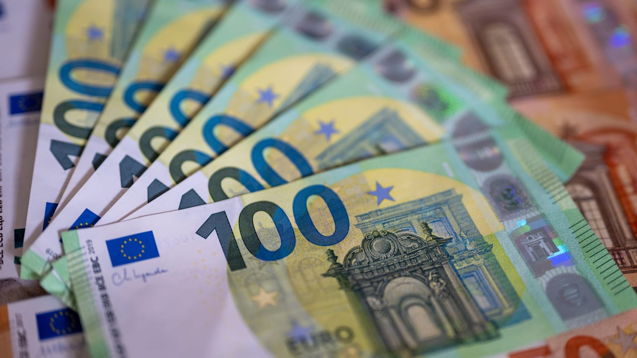 Mehr Leih-Kohle als erwartet: Geld-Regen für Werder Bremen | Sport