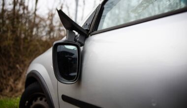 Unbekannte brechen Spiegel von Autos in der Innenstadt ab