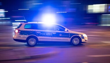 Mann ruft um Hilfe und attackiert dann Polizistin
