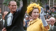 Queen Elizabeth II. und Prinz Philip beim Staatsbesuch in Berlin 1965 © dpa - Bildarchiv 