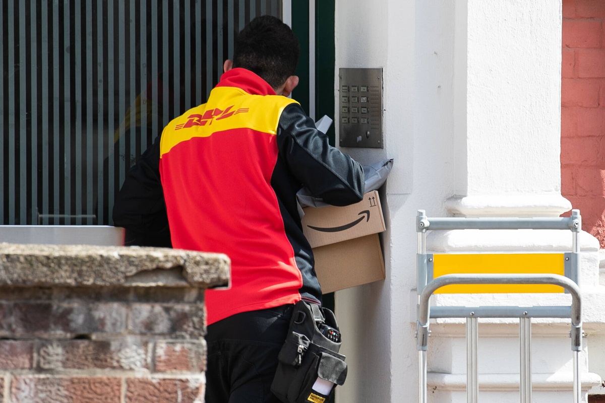 Essen: DHL-Bote entpuppt sich als brutaler Räuber – Frau erlebt Albtraum