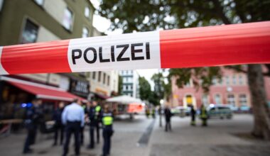 Polizei Mönchengladbach Frau (36) sexuell belästigt und mit Schlagstock verletzt – Täter gesucht
