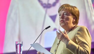 Interview mit Altkanzlerin - Merkel wird nach Merz' bester Eigenschaft gefragt