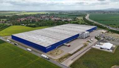 Buchhandel - Hunderte Roboter im Logistikzentrum für Buchhändler Thalia - Wirtschaft