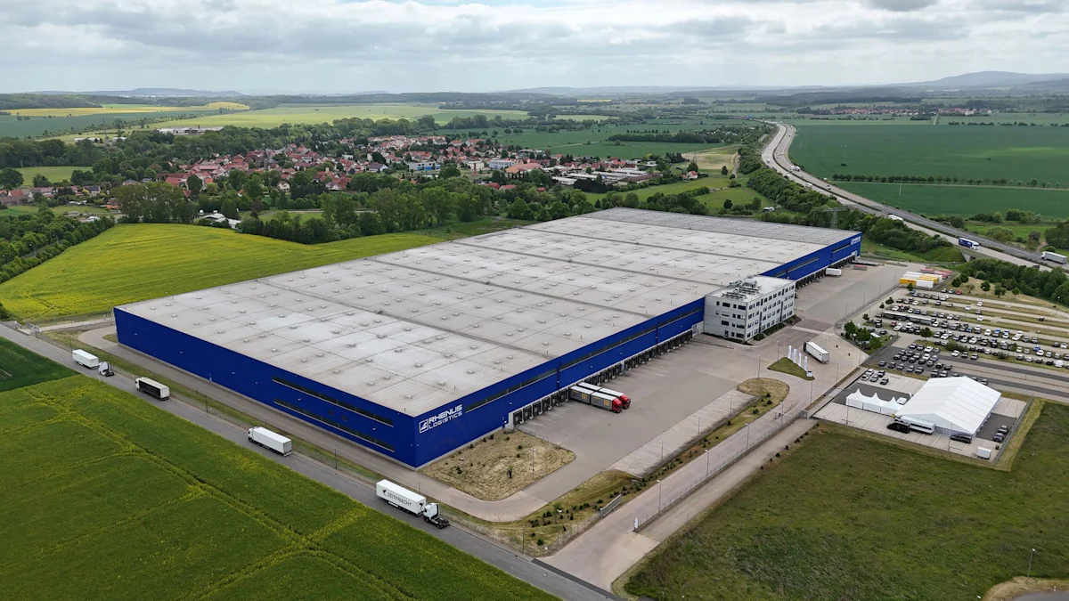 Buchhandel - Hunderte Roboter im Logistikzentrum für Buchhändler Thalia - Wirtschaft