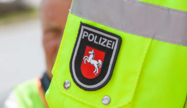 Braunschweig: Junge auf Fahrrad kollidiert mit Auto