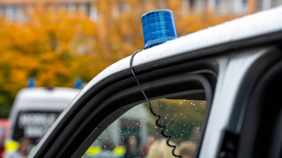 In Straßengraben gerutscht: Wieder Busunfall nahe Halle
