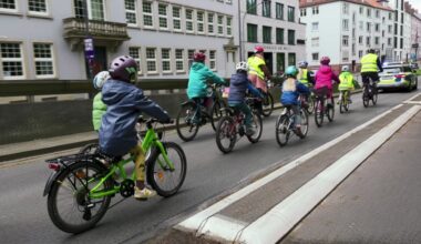 Fahrrad-Demo in Bremen für sichere Schulwege fährt Richtung Neustadt