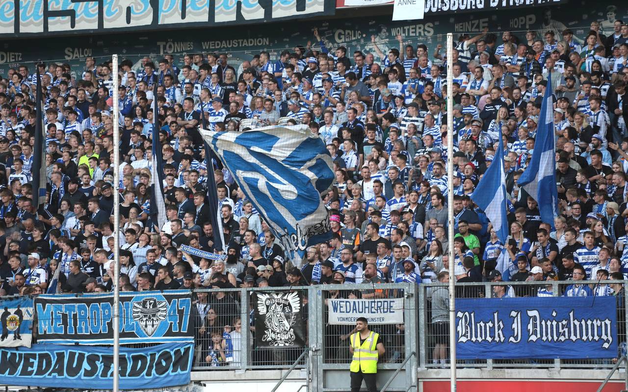 Fans des MSV Duisburg sind heiß auf das Derby gegen Oberhausen