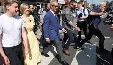 Farage treibt Labour und Tories bei Kommunalwahlen vor sich her