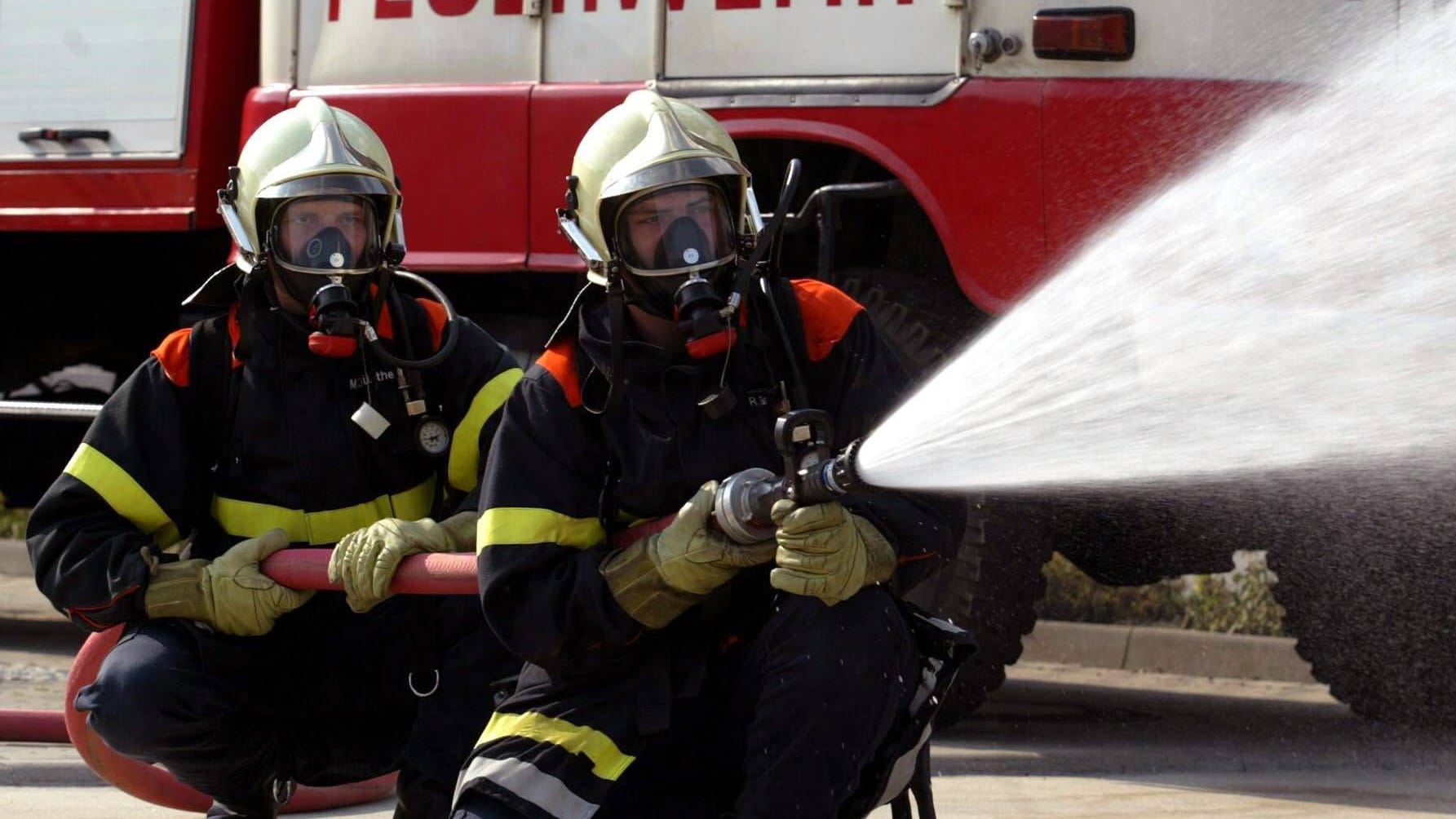 Feuerwehr bei einer Übung (Symbolbild): Der Brand konnte gelöscht werden.