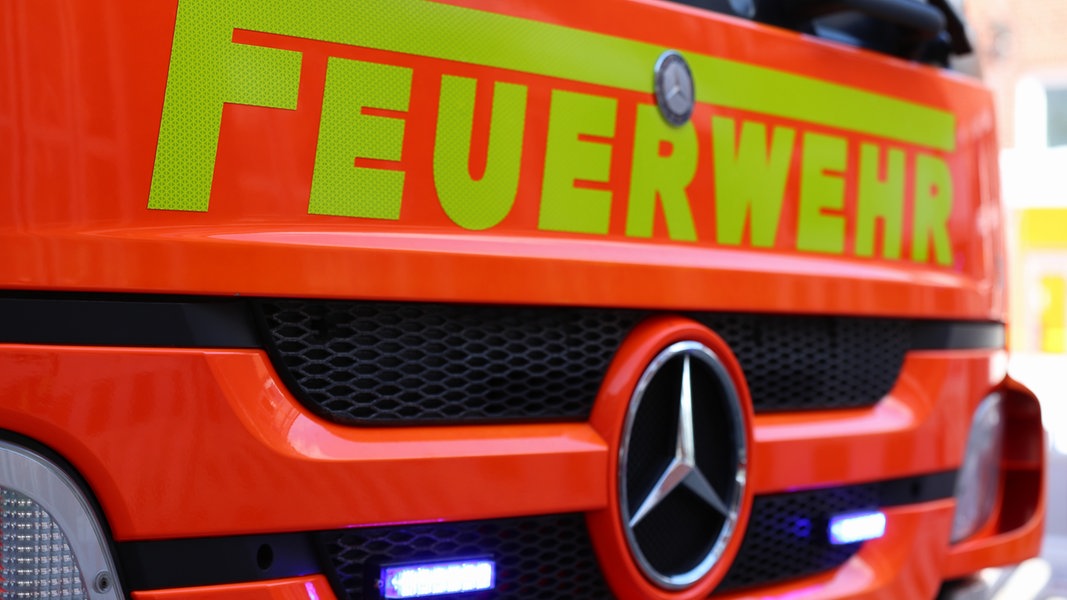 Delmenhorst: Wohnmobil brennt, Gasflaschen explodieren | NDR.de - Nachrichten - Niedersachsen