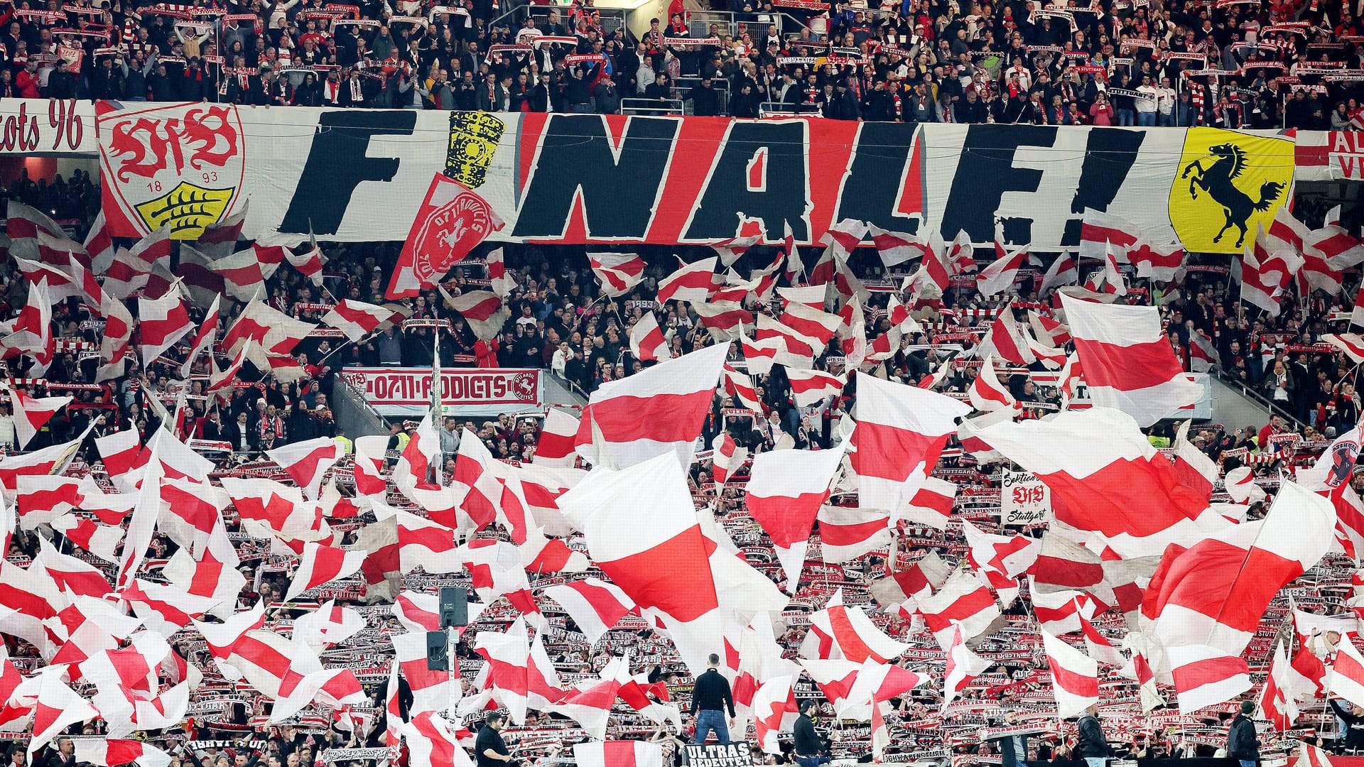 Stuttgart , Fussball DFB Pokal Halbfinale VfB Stuttgart vs. RB Leipzig , Stuttgarter Fans in der Cannstatter Kurve mit Banner: FINALE Gemäß den Vorgaben des DFB Deutschen Fußball Bundes ist es untersagt, in dem Stadion und/oder vom Spiel angefertigte Fotoaufnahmen in Form von Sequenzbildern und/oder videoähnlichen Fotostrecken zu verwerten bzw. verwerten zu lassen.