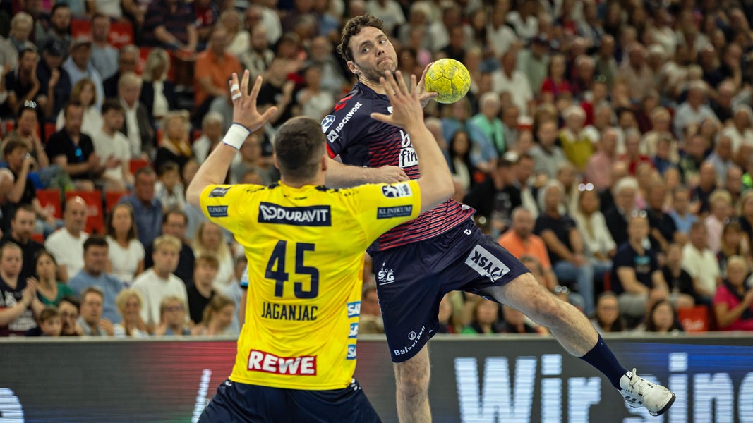 SG Flensburg-Handewitt verliert, THW Kiel quält sich zum Pflichtsieg | NDR.de - Sport