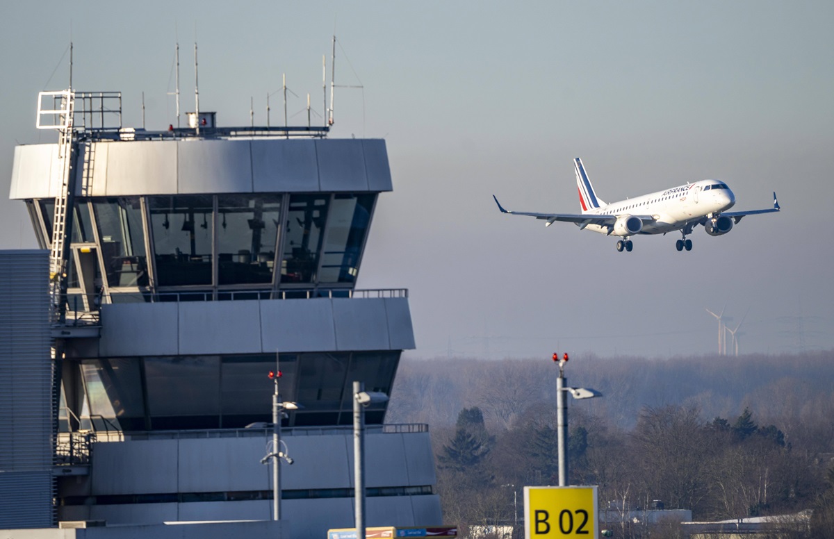 Flughafen Düsseldorf verkündet es selbst – es geschieht vor den Sommerferien