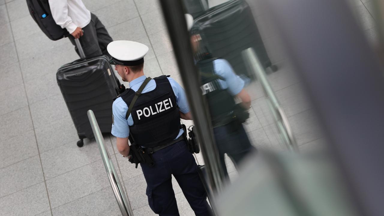 Studie: Risiko von Diskriminierung in allen Bereichen der Polizeiarbeit