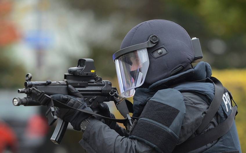 Razzia gegen mutmaßliche Drogen- und Waffenhändler auch in Duisburg.