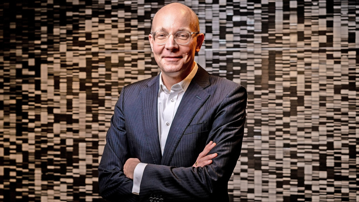 Führung mit System: DZ Bank-Chef Cornelius Riese legt Wert auf Augenhöhe, Vertrauen und Verantwortung.