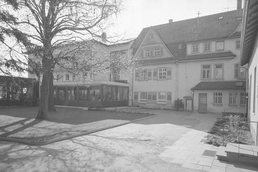 Führung auf dem Thomashof zur Schnebele-Ausstellung des Pfinzgaumuseums