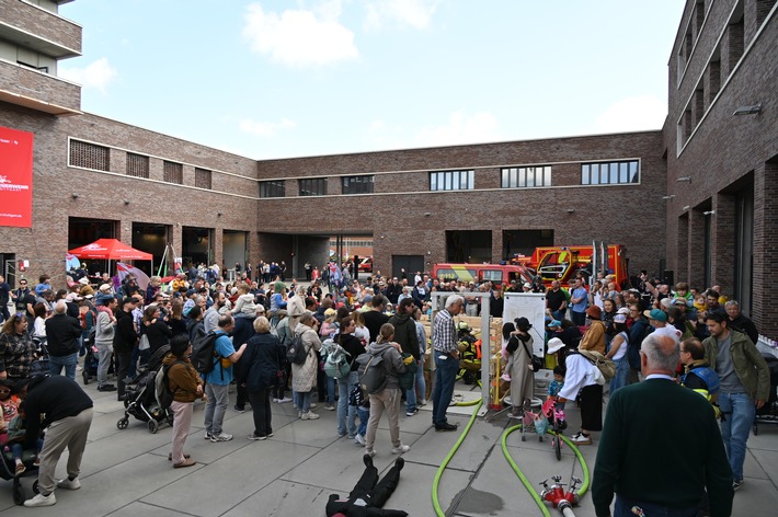 FW Stuttgart: Feuerwehr Stuttgart begrüßt über 10.000 Gäste beim Tag der offenen Tür
