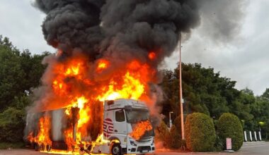 FW Moers: LKW und Kleintransporter brennen auf Hotelparkplatz / Stadtteil und Hotel ...