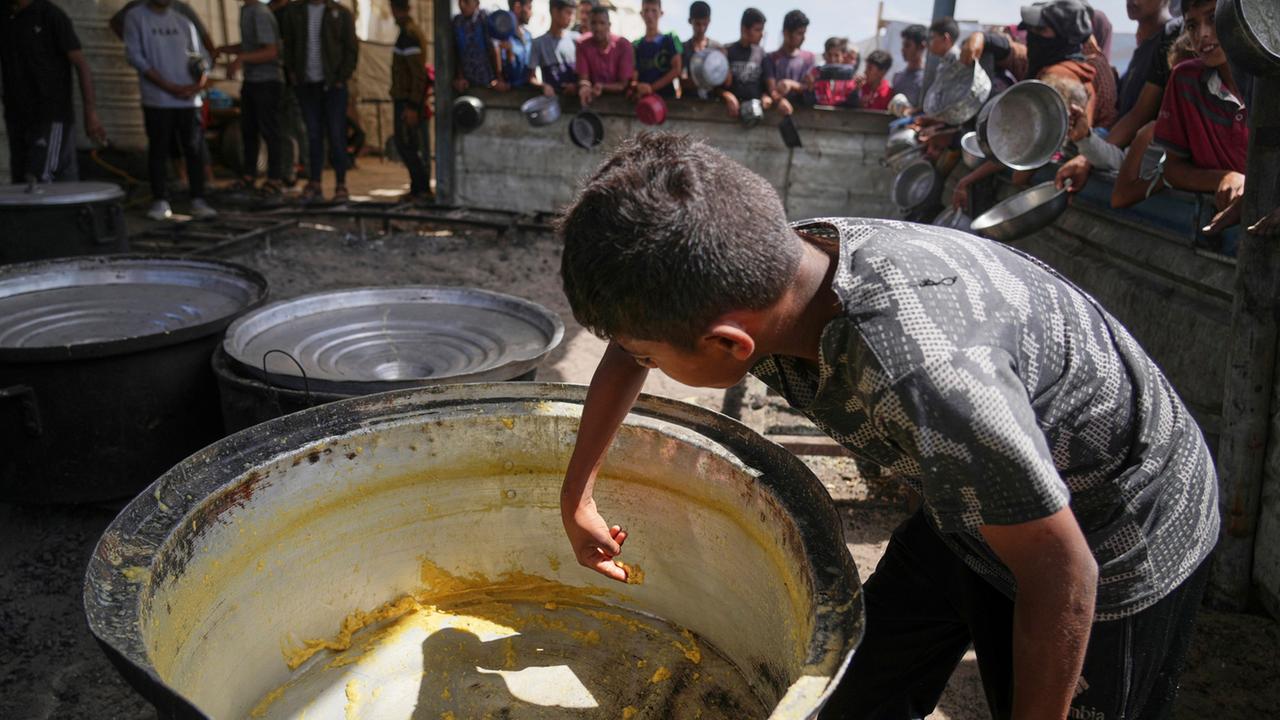 "Grundmenge an Essen" für Gazastreifen - nach zehn Wochen