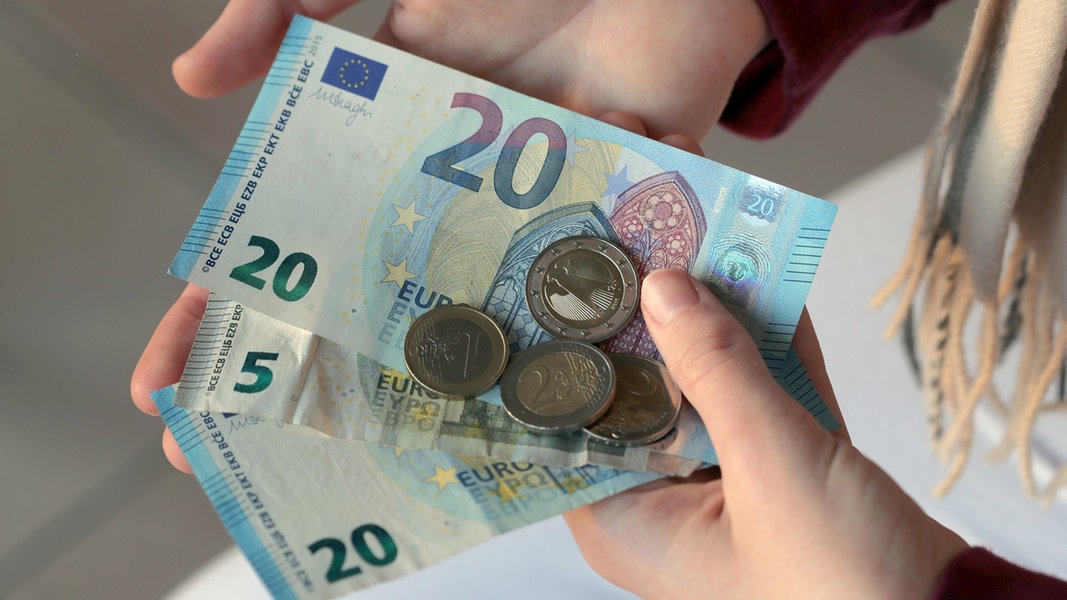 Jugendliche schenkt Kieler Onlinebekanntschaft Tausende Euro | NDR.de - Nachrichten