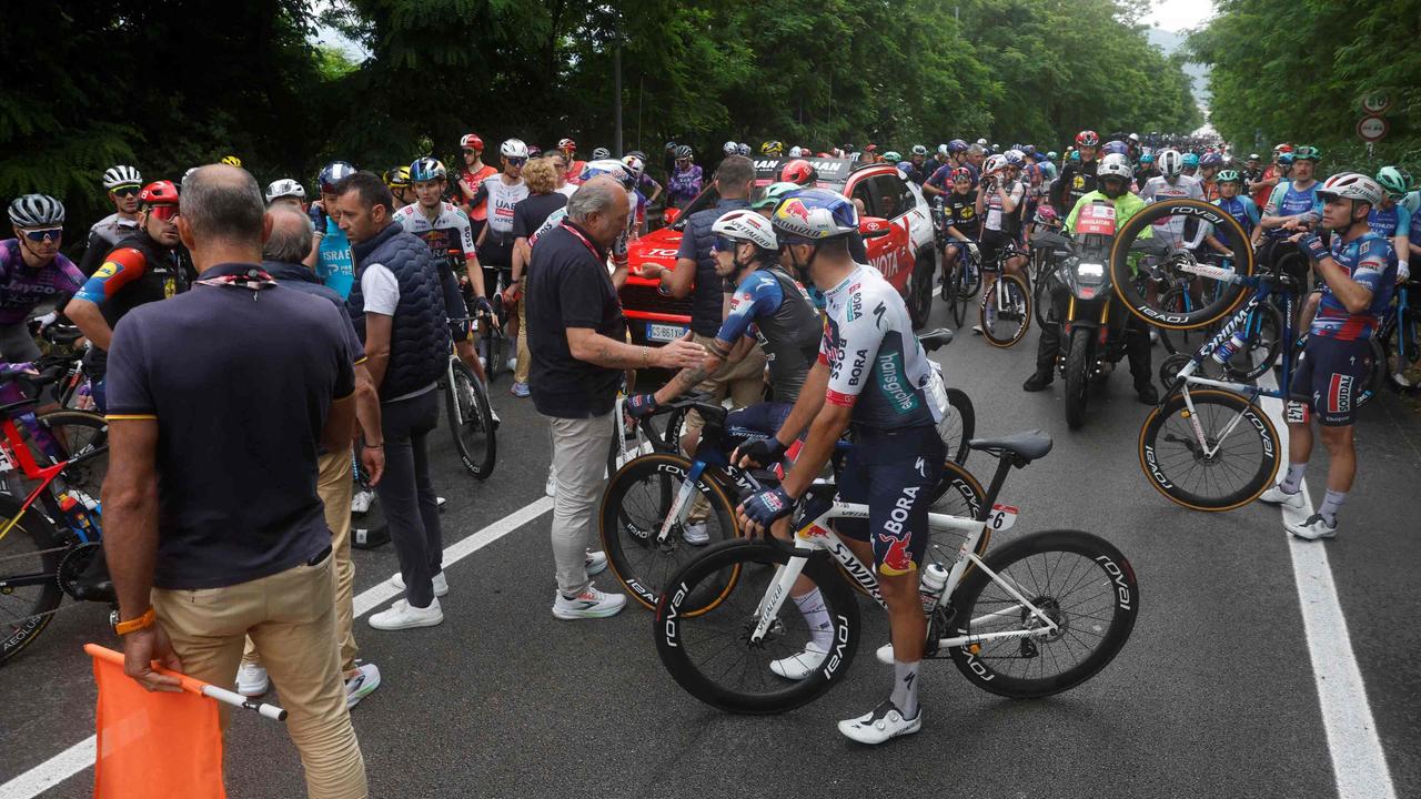 Giro d'Italia: Jai Hindley raus - Massensturz überschattet Kaden Groves' Sieg