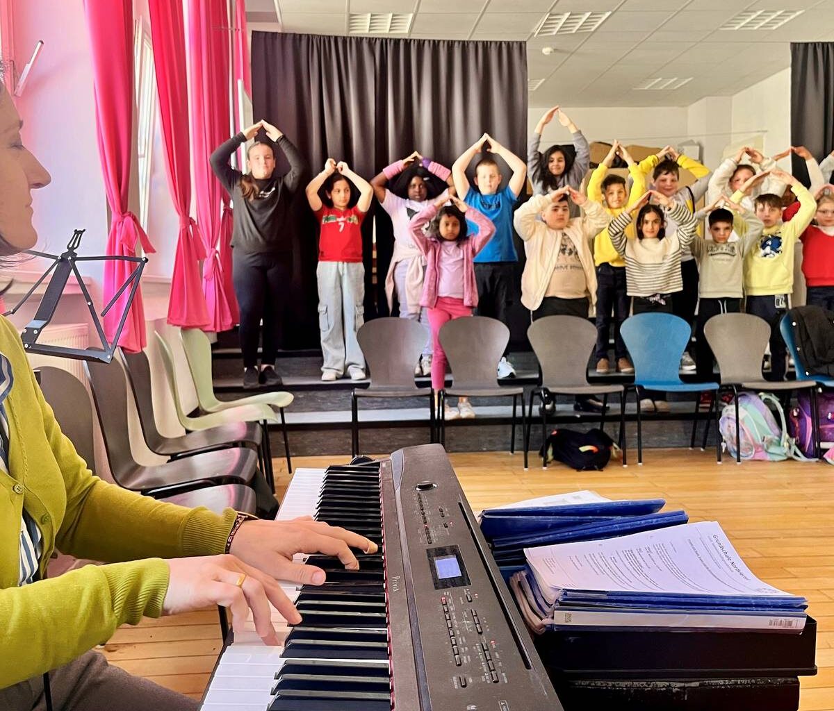 Kinder aus Essen singen über 80 Jahre Frieden