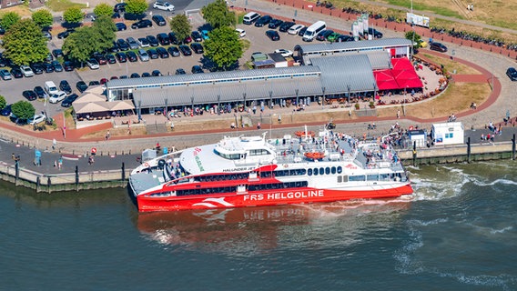 Der Schnellkatamaran "Halunder Jet" der Förde Reederei Seetouristik Helgoline (FRS) in Cuxhaven. © Martin Elsen Foto: Martin Elsen