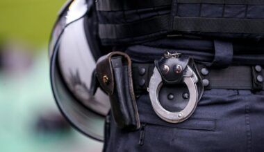 Polizei stellt bei Großrazzia Drogen und Waffen sicher