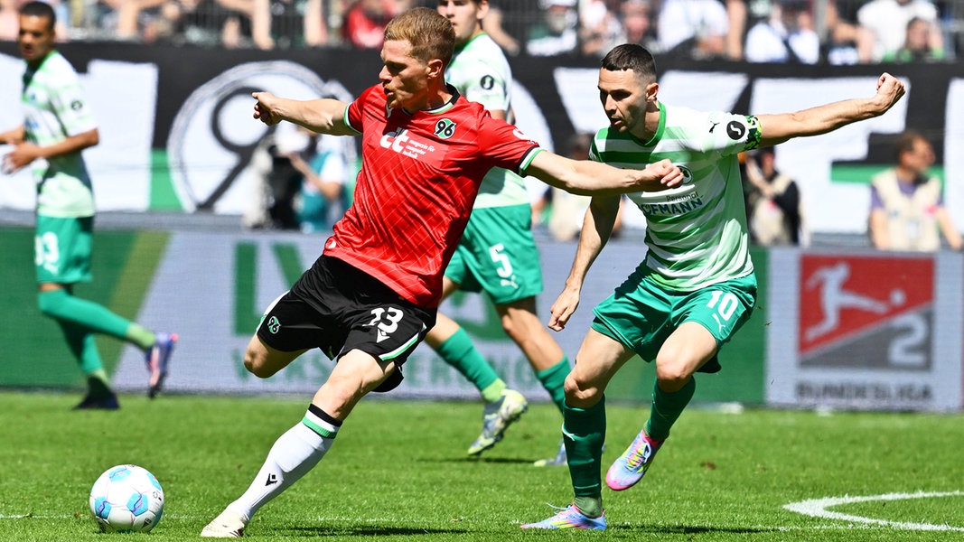Hannover 96 bei Halstenberg-Abschied nur mit Remis | NDR.de - Sport