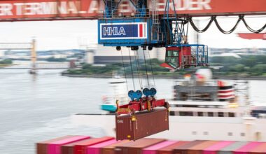 Hafen Hamburg: HHLA sieht Risiken durch Zollstreit mit USA | NDR.de - Nachrichten