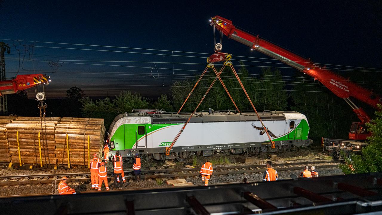 Hessen: Entgleister Güterzug in Borken: Bahnstrecke Frankfurt-Kassel wieder frei