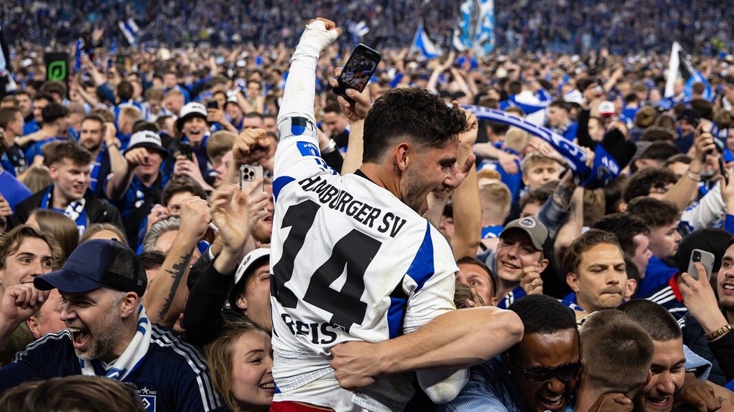 News-Blog: Bundesliga! Wilde Aufstiegsparty im Volksparkstadion | NDR.de - Sport