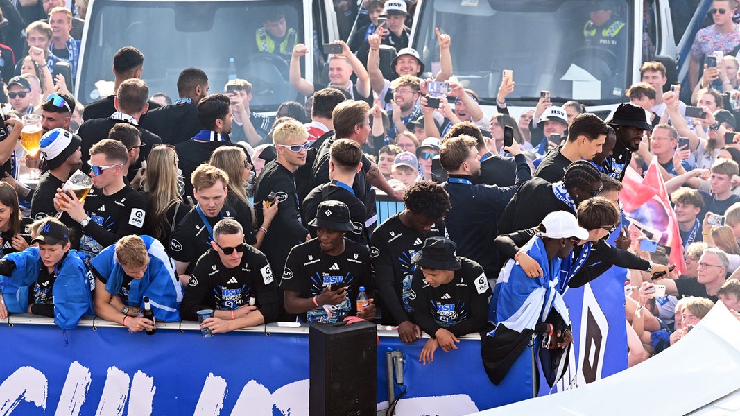 News-Blog: Party on auf den Party-Trucks - Hamburg feiert den HSV | NDR.de - Sport