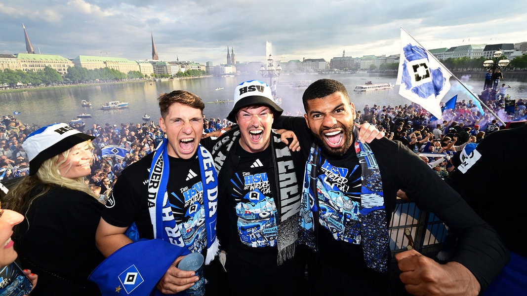 News-Blog: So lief die wilde Aufstiegsfeier des HSV | NDR.de - Sport