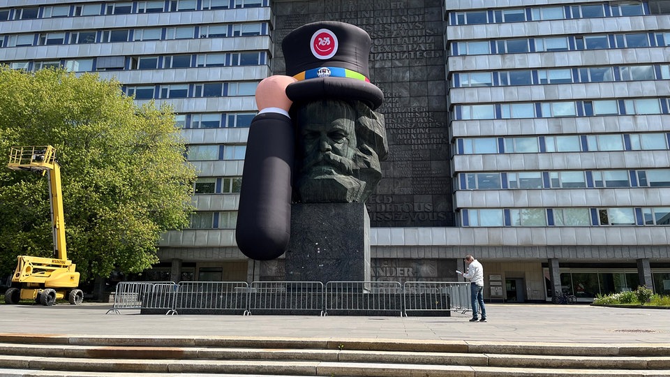Marx trägt Kapitalisten-Hut: Hutfestival in Chemnitz gestartet