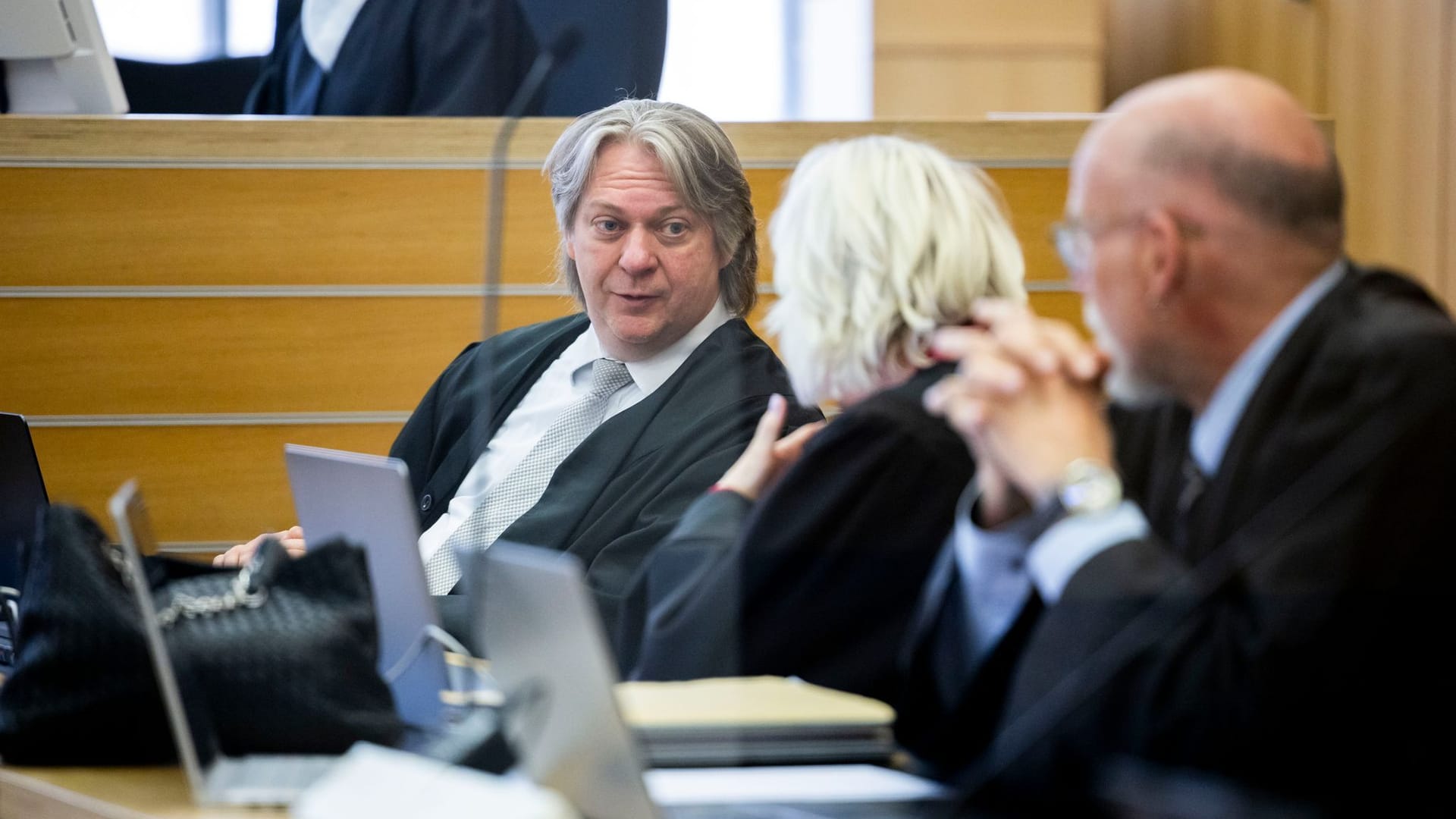 Im Strafprozess gegen vier Angeklagte im VW-Abgasskandal werden in diesen Tagen die Plädoyers der Verteidigung gehalten (Archivbild).