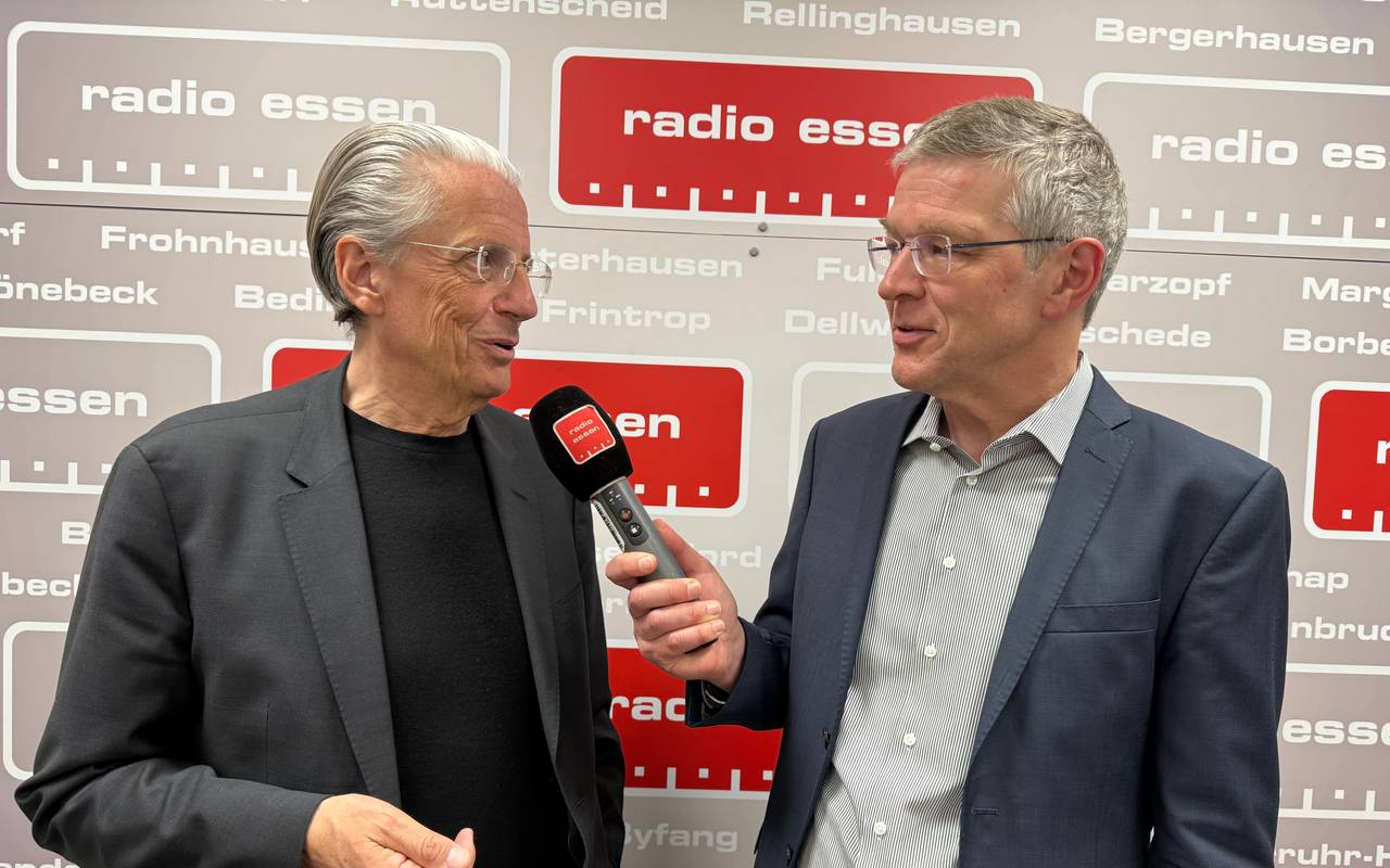 Dr. Jochen A. Werner mit Radio Essen-Chefredakteur Christian Pflug.