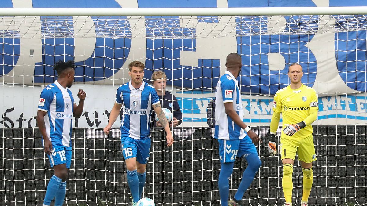Enges Aufstiegsrennen: Kurioses Traumtor "krönt" Magdeburgs Desaster, Paderborn stresst den HSV