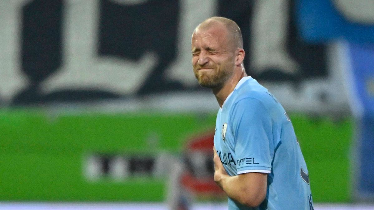 Rippenbruch und Lungenkollaps: Not-OP bei Bochum-Stürmer Philipp Hofmann