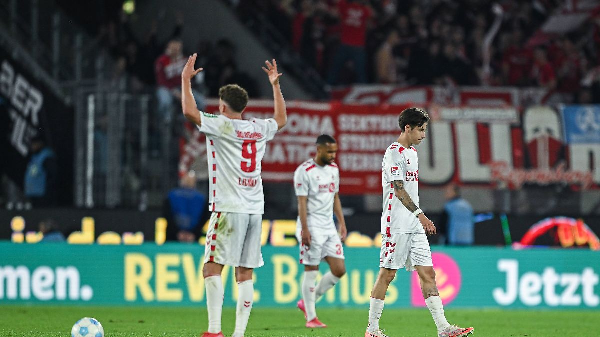 Gellende Pfiffe nach Remis: Absteiger Regensburg schickt 1. FC Köln in den Zitter-Endspurt