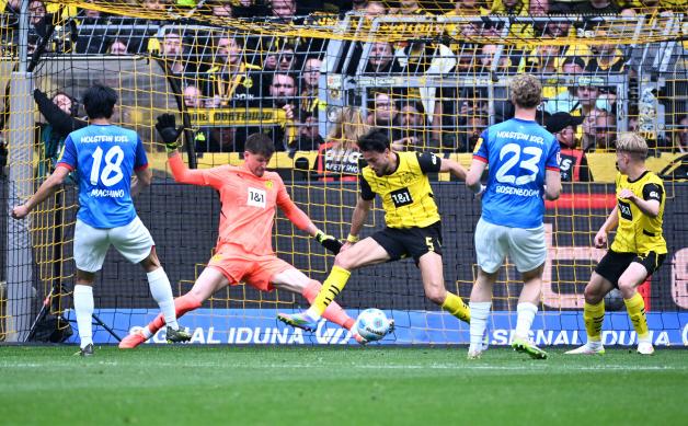 Fast der Ausgleich: Shuto Machino scheiterte mit einer Riesenchance an Gregor Kobel.