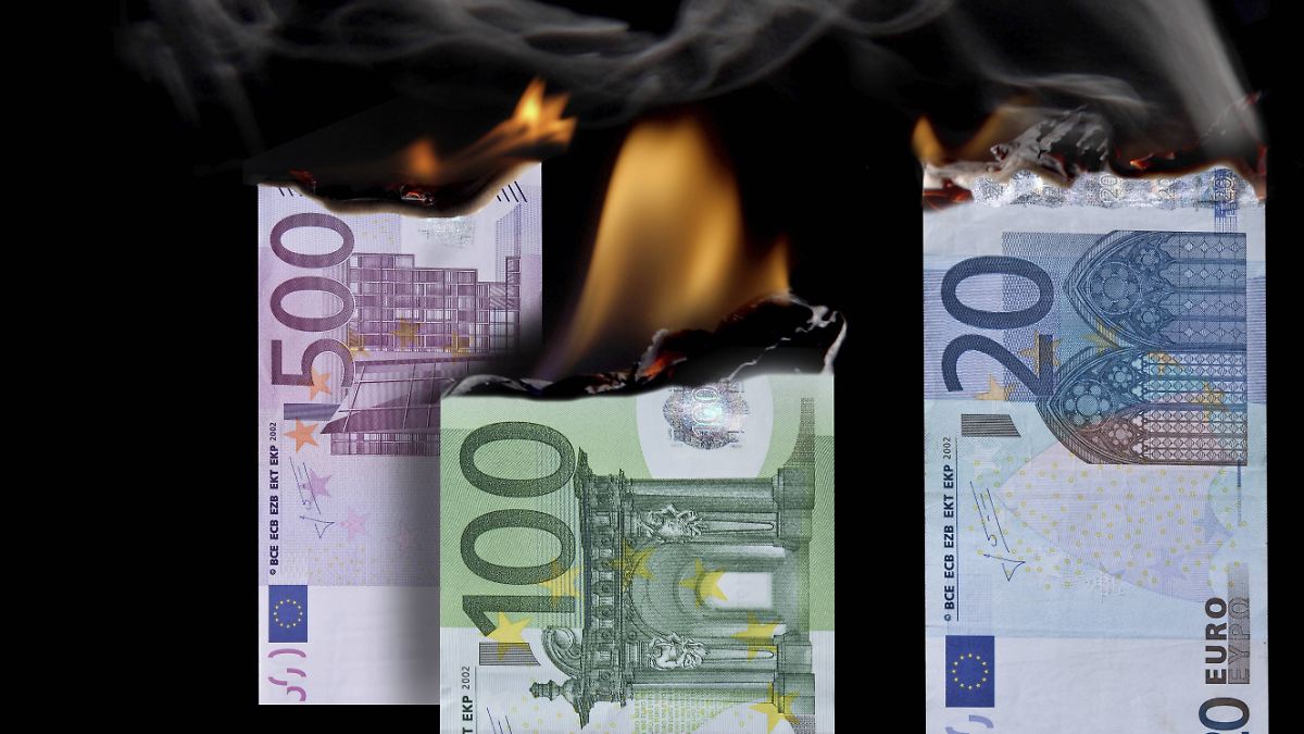 Motivierende Modellrechnung: ETF statt Kippe: Wie Rauchverzicht ein Vermögen bringen kann