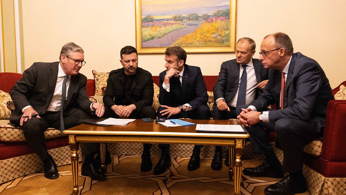 Scheinen in wichtigen Punkten einig: Starmer, Selenskyj, Macron, Tusk und Merz - gestern in Kiew