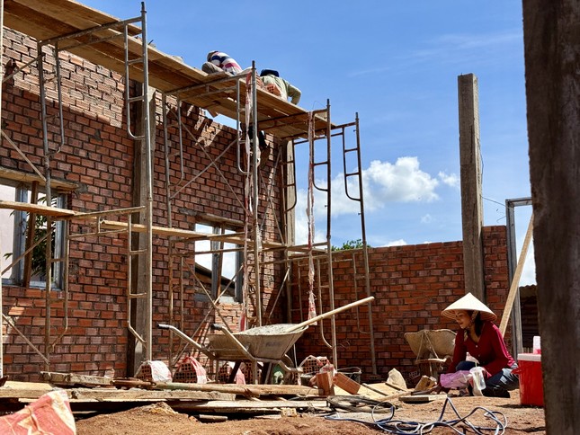 Den Engpass im roten Buch lösen, damit die Armen einen Platz zum Leben haben. Foto 3
